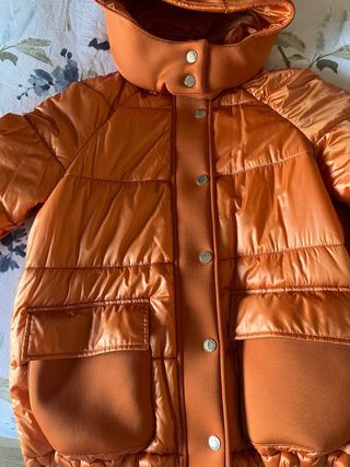 Purificacion García. Chaqueta acolchada naranja