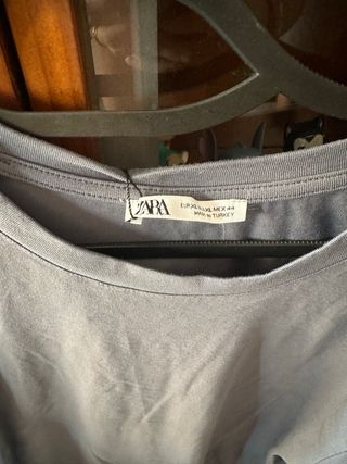 Camiseta Zara manga larga azul grisáceo