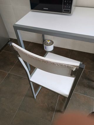 Mesa de cocina con 2 sillas