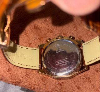 Reloj Guess Dorado y Marrón en buen estado.