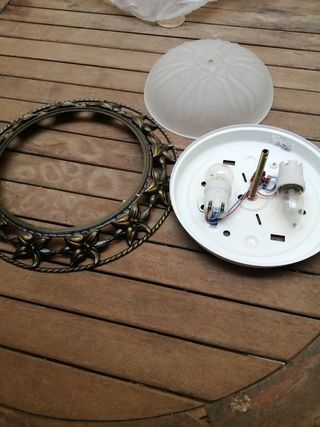 Lámpara de techo decorativa de interior.