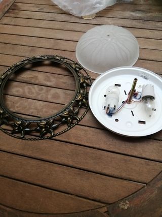 Lámpara de techo decorativa de interior.