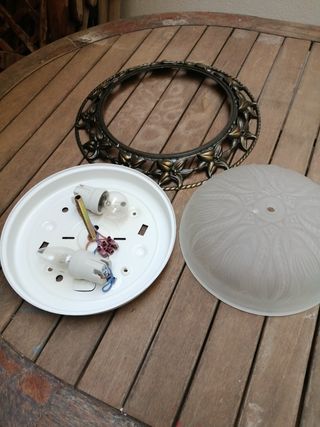 Lámpara de techo decorativa de interior.