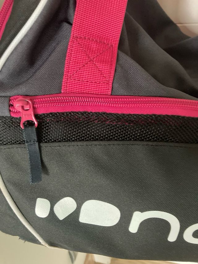 Mochila deportiva Nabaiji negra y fucsia