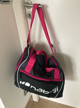 Mochila deportiva Nabaiji negra y fucsia