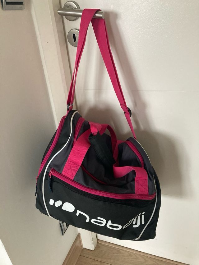 Mochila deportiva Nabaiji negra y fucsia