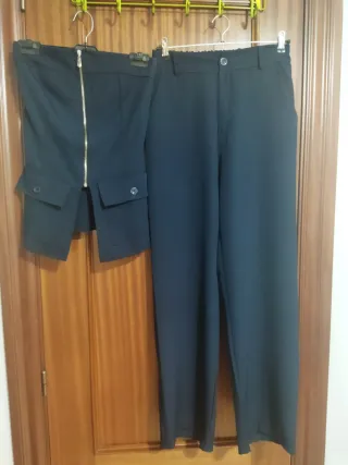 Conjunto top y pantalón de vestir azul marino.