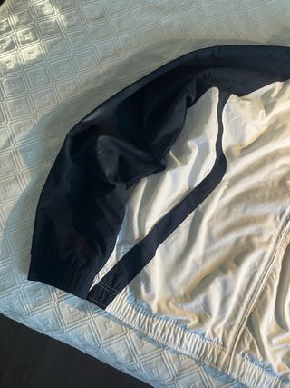 Chubasquero Nike Oversize Blanco y Negro