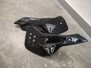 Tapas Triumph Trident 660 Negras