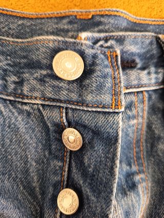 Vaqueros cortos Levis desgastados
