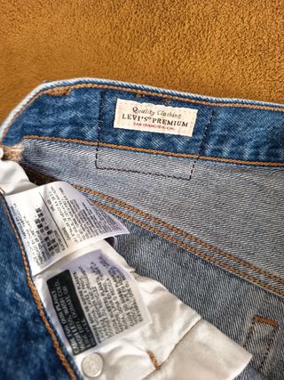 Vaqueros cortos Levis desgastados