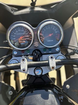 SUZUKI GS500F Negra