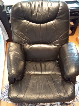 Sillón de piel negro