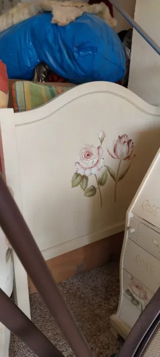 Mesita de noche infantil pintada a mano
