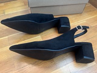 Zapatos de tacón negros, ante. Tacón 4 cm.