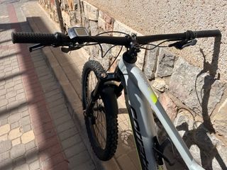 Bicicleta eléctrica montaña doble suspensión