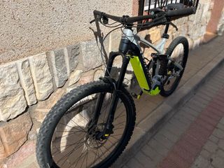 Bicicleta eléctrica montaña doble suspensión