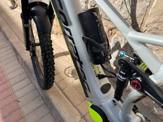 Bicicleta eléctrica montaña doble suspensión