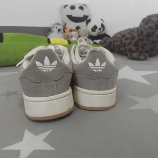 Zapatillas Adidas Grises y Blancas CAMPUS