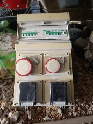 Cuadro Eléctrico con Interruptores