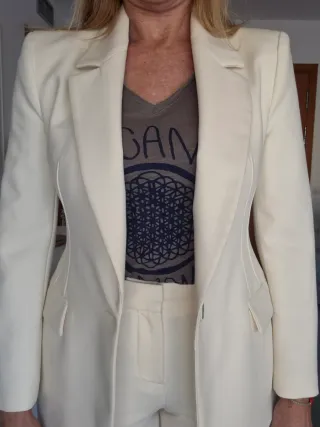 Traje Zara Chaqueta y Pantalón Beige Talla M