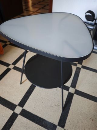 Mesita auxiliar Ikea cristal y metal