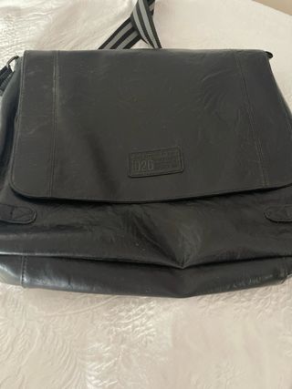 Bandolera hombre piel sintética negra 38cm X 33cm