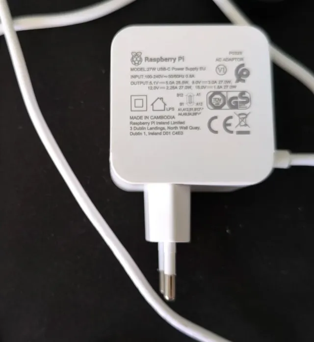 Raspberry Pi 5 8GB RAM con scatola e cavo ufficiali