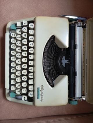  Máquina de escribir Olympia Splendid 33