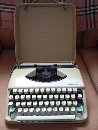  Máquina de escribir Olympia Splendid 33