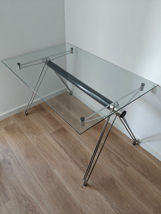 Mesa de comedor cristal y metal