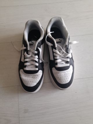 Zapatillas Puma Negras y Blancas