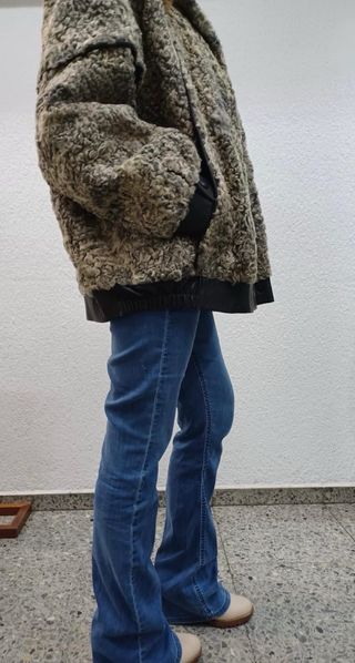 Chaquetón corto de astracán gris