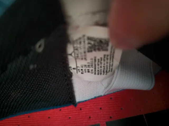 Zapatillas Jordan Blancas , Negras y rojas