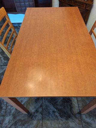Mesa de comedor con 2 sillas