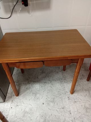 Mesa de cocina de madera