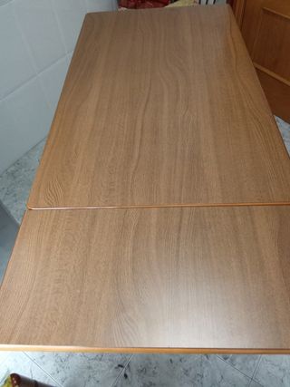 Mesa de cocina de madera