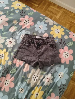Bershka Shorts Negros Desgastados