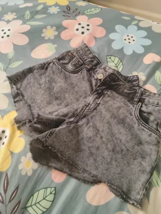 Bershka Shorts Negros Desgastados