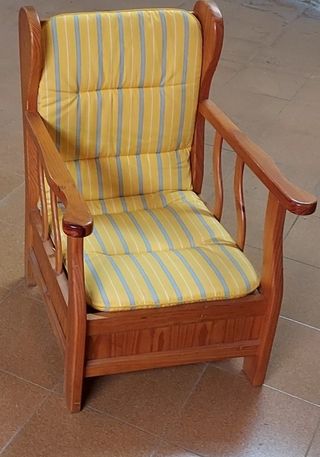 Sillón madera maciza confortable