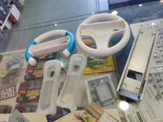 Nintendo Wii Blanca con wiifit y accesorios 