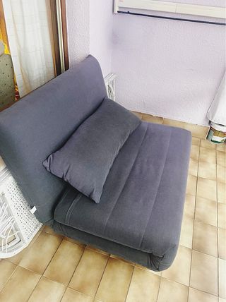 Sillón-cama gris de tela