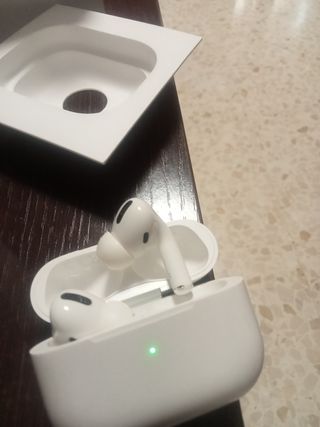AirPods Pro Apple