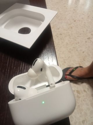 AirPods Pro Apple
