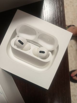 AirPods Pro Apple