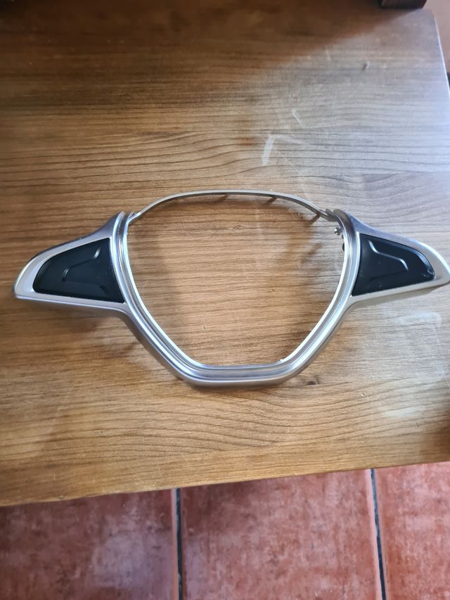 Embellecedor Volante Dacia Logan.