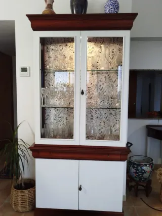 Vitrina Clásica Madera y Cristal
