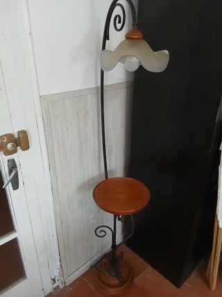 Lámpara de pie rústica madera y metal