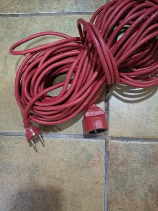 Cable de extensión rojo