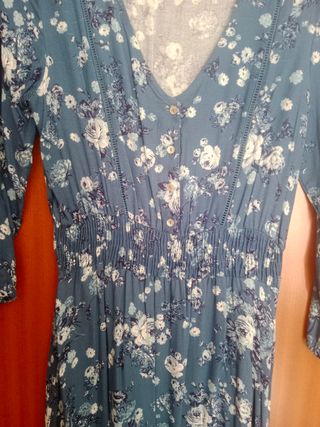 Vestido floral azul y blanco